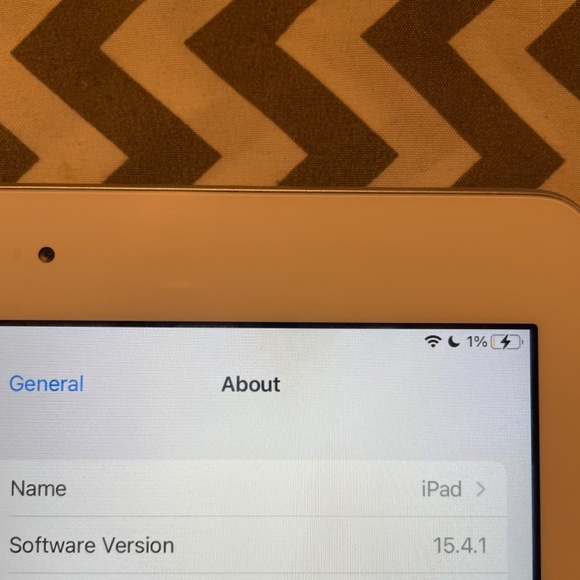 Ipad 6th generation - Picture 3 of 4